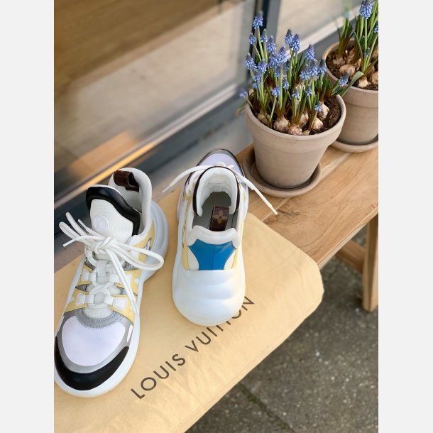 Louis Vuitton sneakers str 41